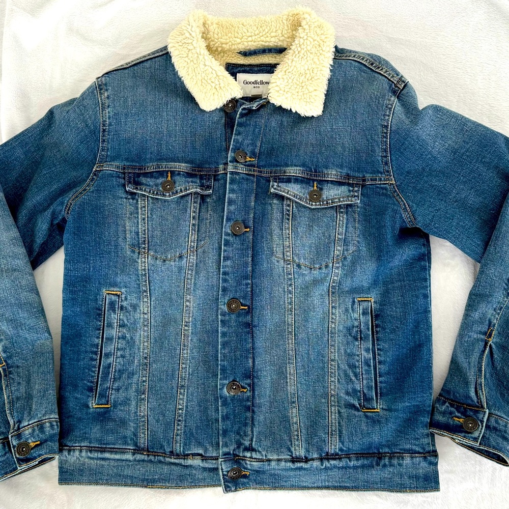 Men’s Sherpa lined Jean jacket.